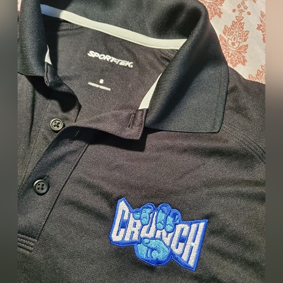 Crunch Fitness Workshirt, size small - Picture 2 of 3